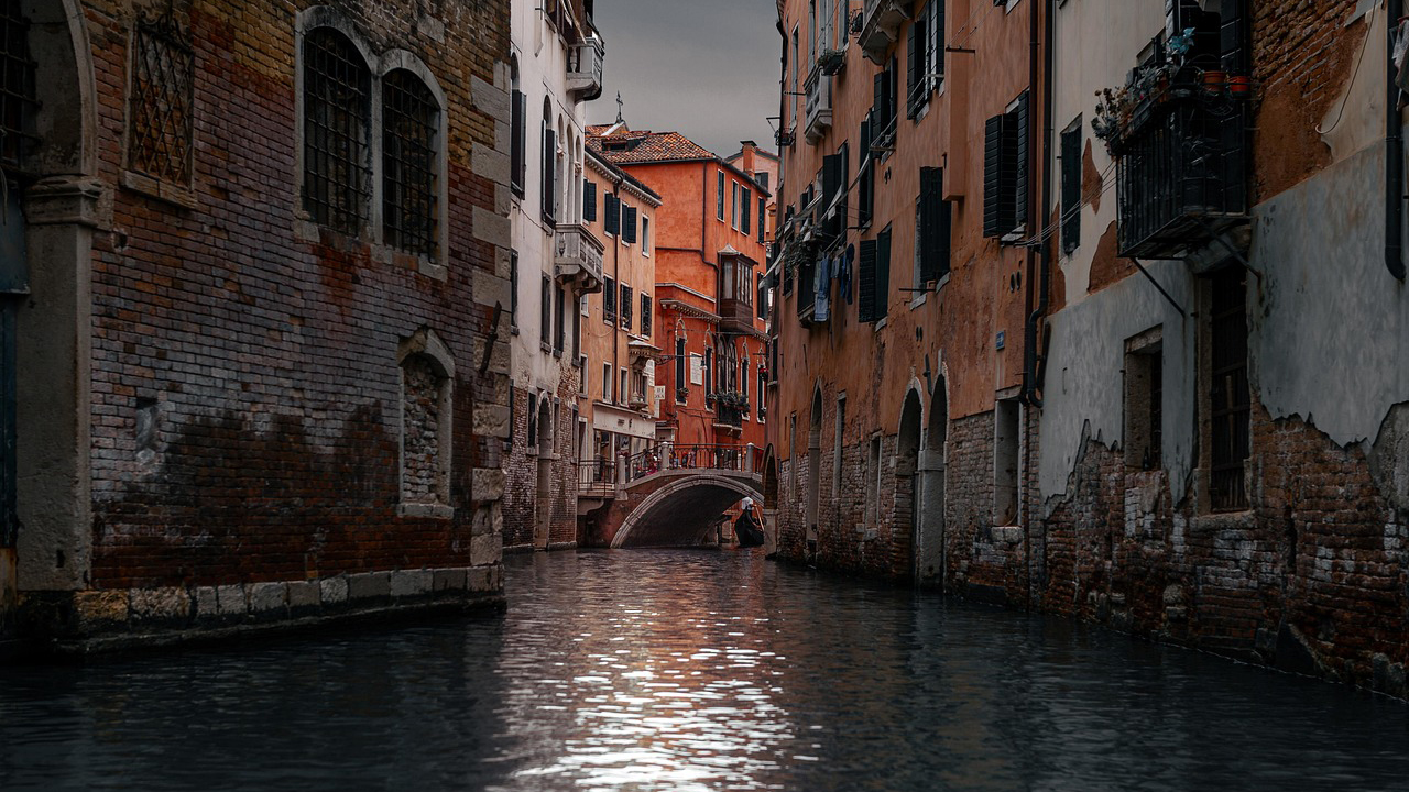 canal-9182536_1280
